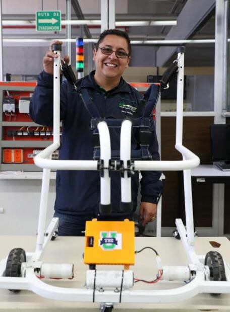 Mexicano crea andadera para niños con discapacidad