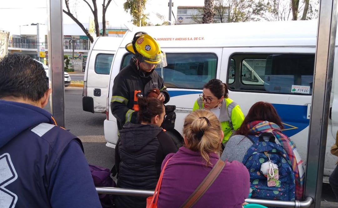 Menor de 16 años choca transporte público en Las Alamedas dejando un saldo de 3 lesionados.
Foto: Especial.