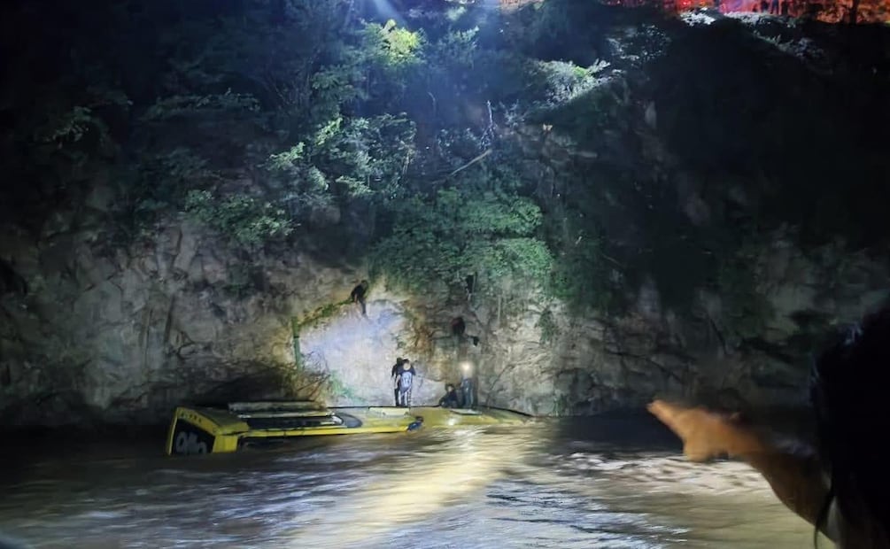 Volcadura de autobús deja 9 muertos y 18 heridos en carretera de Guerrero. Foto: Especial
