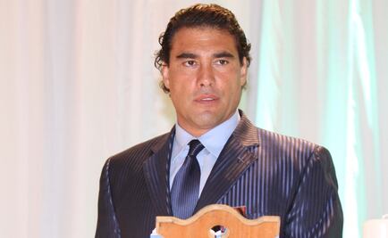 Eduardo Yáñez ofrece disculpas por agresión a reportero 