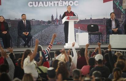 Sheinbaum vuelve a recibir gritos de “presidenta” en su informe; Sandra Cuevas la deja plantada