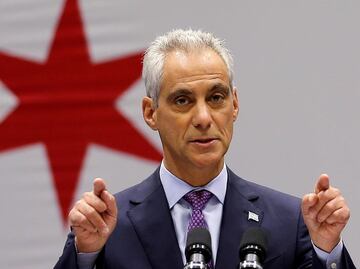 Alcalde de Chicago reitera que protegerá a inmigrantes de la deportación