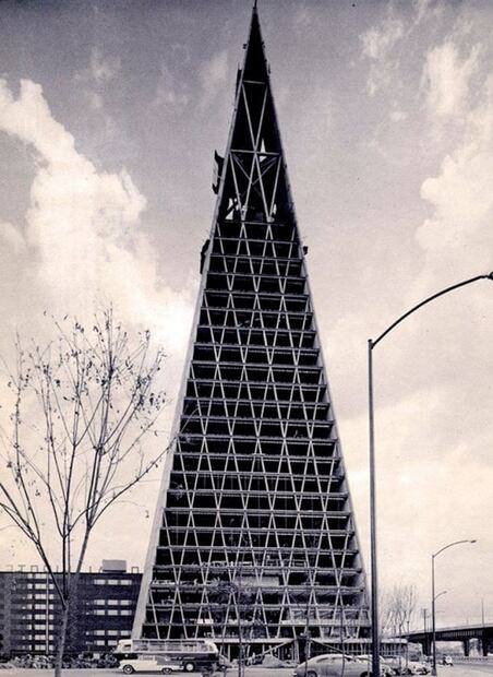 Así surgió la singular torre de Tlatelolco y sus 47 campanas