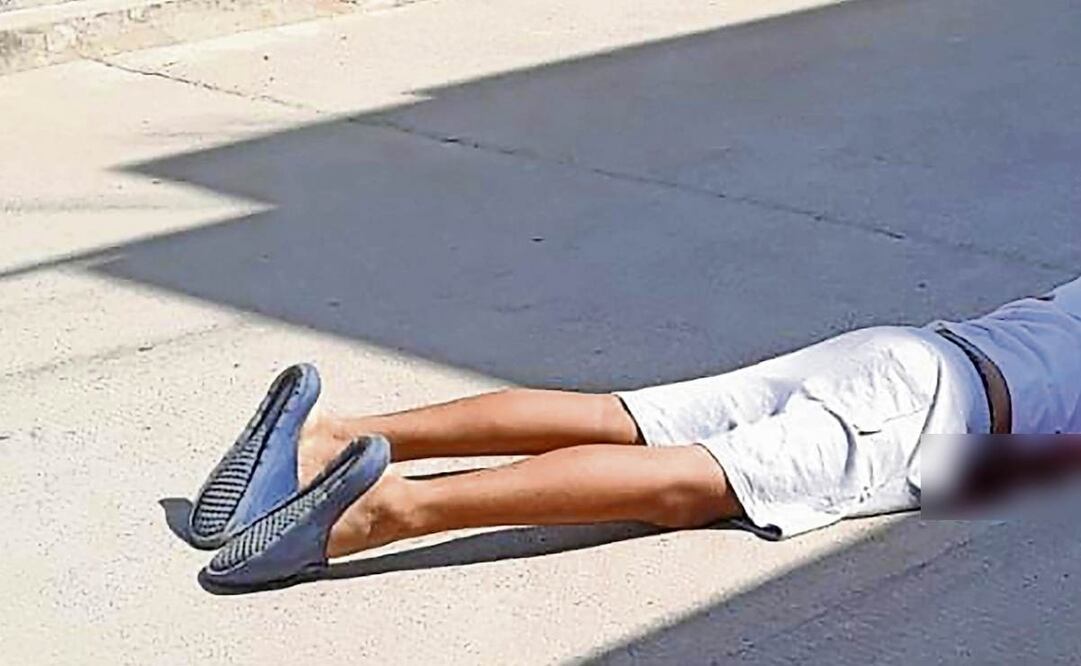 Un adolescente de 16 años fue asesinado en la colonia Arroyo Seco. El cuerpo de la víctima, identificada como Jairo, quedó sobre la calle boca abajo. (31/03/2025) Foto: Especial