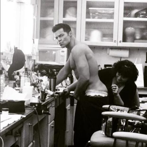 Penélope Cruz comparte foto del trasero de Ricky Martin