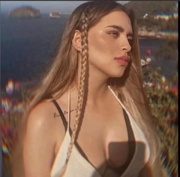 Amely, hermana de Nodal tiene el corte de bikini más original para esta temporada