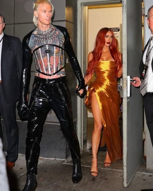 Megan Fox cambia de look y aparece con una melena rojo fuego