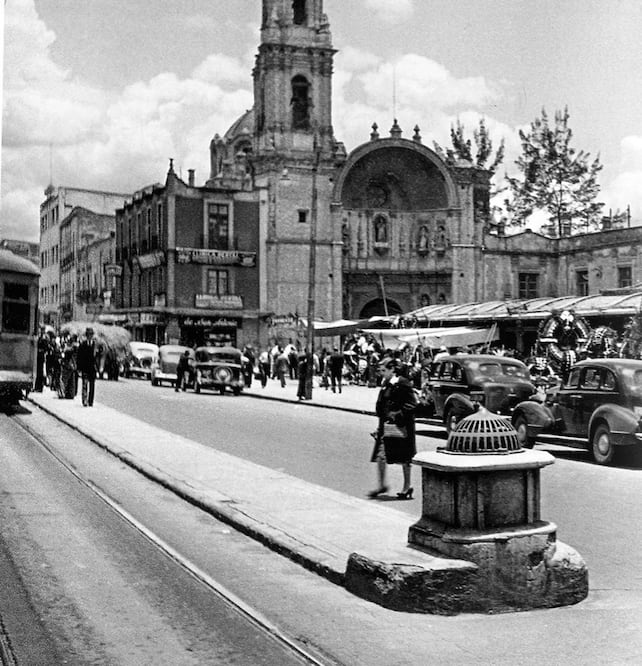 Las antiguas boyas del tranvía que protegían a los peatones