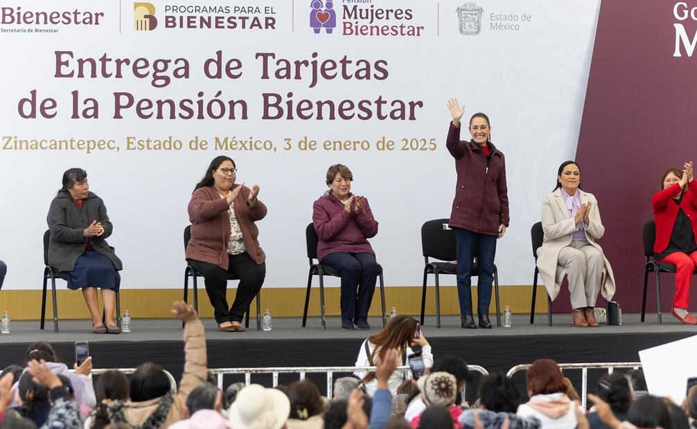 La presidenta Claudia Sheinbaum Pardo encabeza la Entrega de Tarjetas de la Pensión Mujeres Bienestar, en Zinacantepec, Estado de México. Foto: Hugo Salvador / EL UNIVERSAL