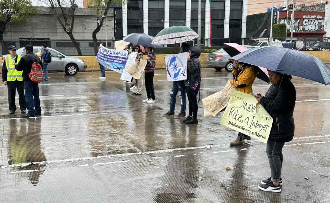 Extrabajadores de Interjet cierran Circuito Interior este jueves 26 de septiembre del 2024. Foto: X @AICM_mx
