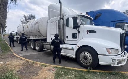 Aseguran tractocamión abandonado con 30 mil litros de hidrocarburo ilegal en Guanajuato