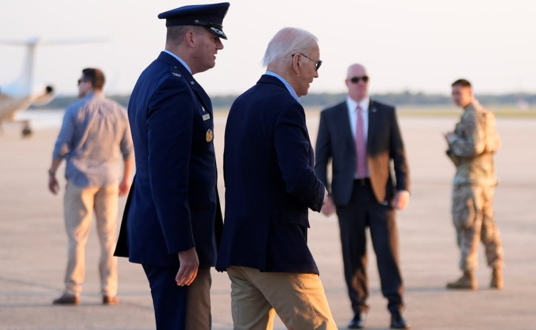 El presidente Joe Biden camina para abordar el Air Force One y sale de la Base Conjunta Andrews, Maryland, de camino a Tampa, Florida, para visitar las áreas afectadas por el huracán Milton, el domingo 13 de octubre de 2024. Foto: AP