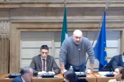 "Quien nunca traicionó a su novia no es un hombre normal": el escándalo que desató un alcalde italiano