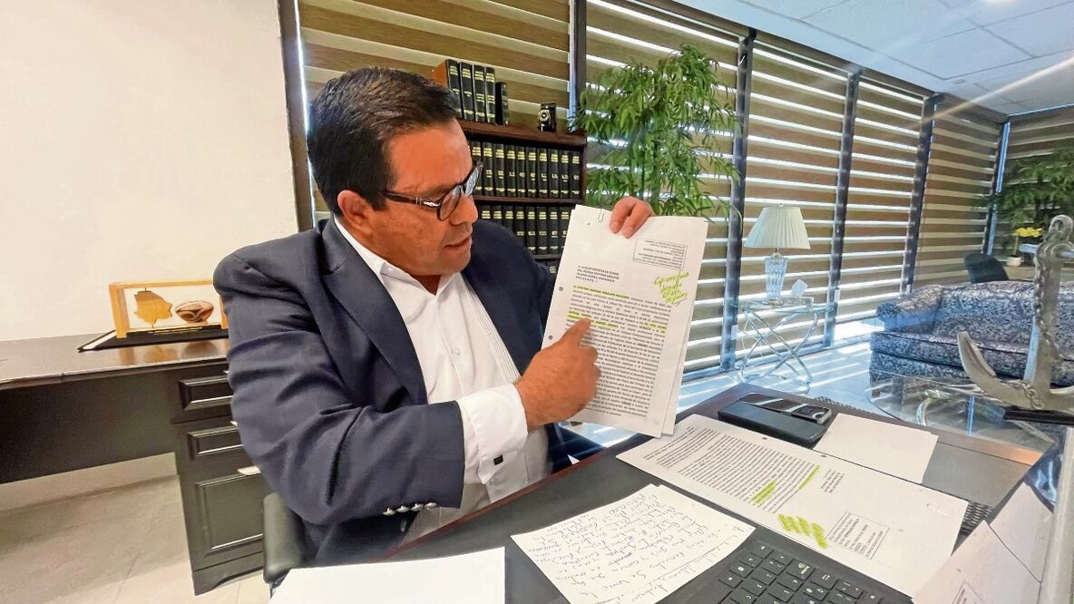 El titular de la Fiscalía Anticorrupción, Abelardo Valenzuela, explica que se han abierto casos, a partir de denuncias interpuestas por ciudadanos e investigaciones periodísticas, en los que se investigan diversas irregularidades de funcionarios en tiempos de la administración del ex gobernador Javier Corral. Foto: Paola Gamboa / EL UNIVERSAL