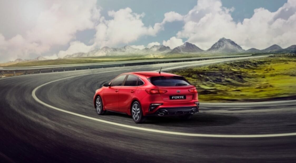 Análisis costo-beneficio: SEAT León vs KIA Forte Hatchback vs Mazda 3 Hatchback