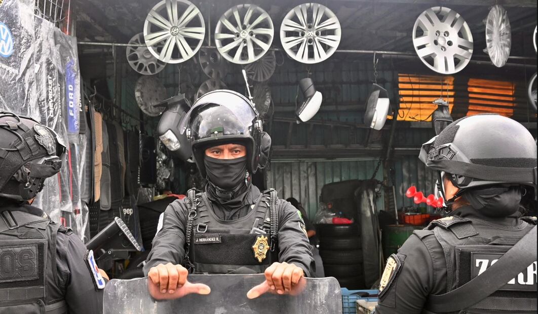 Elementos de la SSC aseguraron aproximadamente 203 y media toneladas de autopartes y detuvieron a dos hombres en las alcaldías Cuauhtémoc y Gustavo A. Madero, en Ciudad de México. Foto: especial