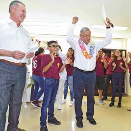 Visita AMLO la tierra de "El Chapo"