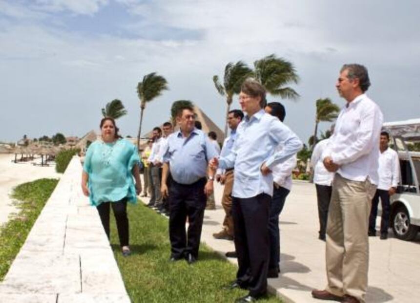 Evalúan colocar barreras en el mar para contener sargazo en Quintana Roo