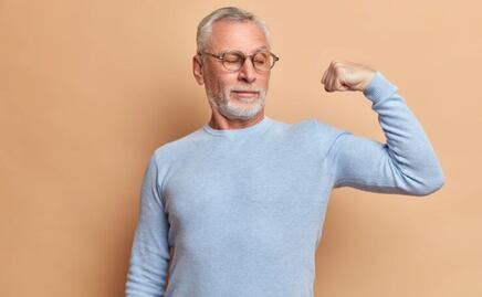 El ejercicio que ayuda a quemar grasa y fortalece todo el cuerpo después de los 50