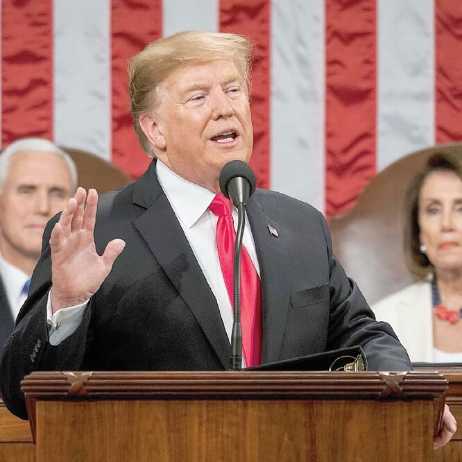 El presidente Donald Trump, el vicepresidente Mike Pence y la presidenta de la Cámara de Representantes, Nancy Pelosi, durante el discurso sobre el Estado de la Unión, ayer en el Capitolio. DOUG MILLS. AP