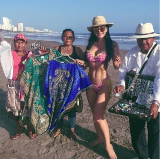 Maribel Guardia luce sus curvas en bikini