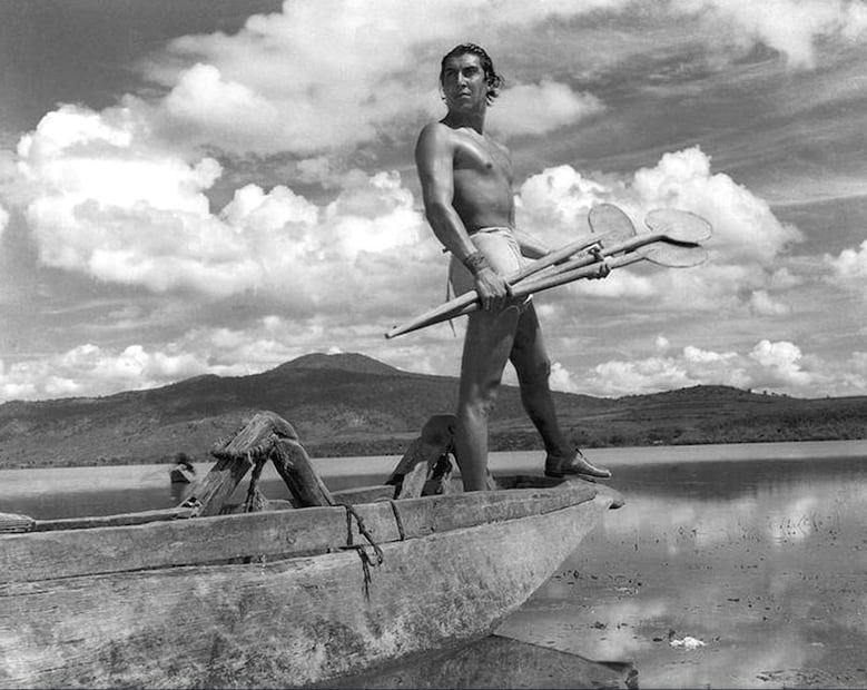 El trofeo muestra a un caballero de pie sobre un rollo de película con ambas manos apoyadas sobre una espada. Foto: IMdB