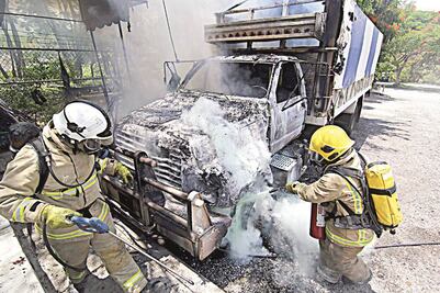 Con gas lacrimógeno repelen a disidentes