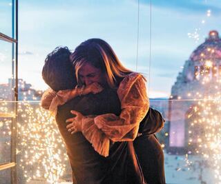 Sorprenden a Karla Díaz, de JNS, con anillo de compromiso