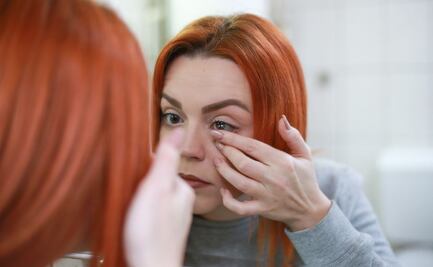 Lo mejor que puedes hacer si te quedaste dormido con los lentes de contacto, según una experta