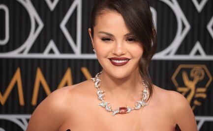 Selena Gomez brilla en vestido con transparencias en los Emmys 2024