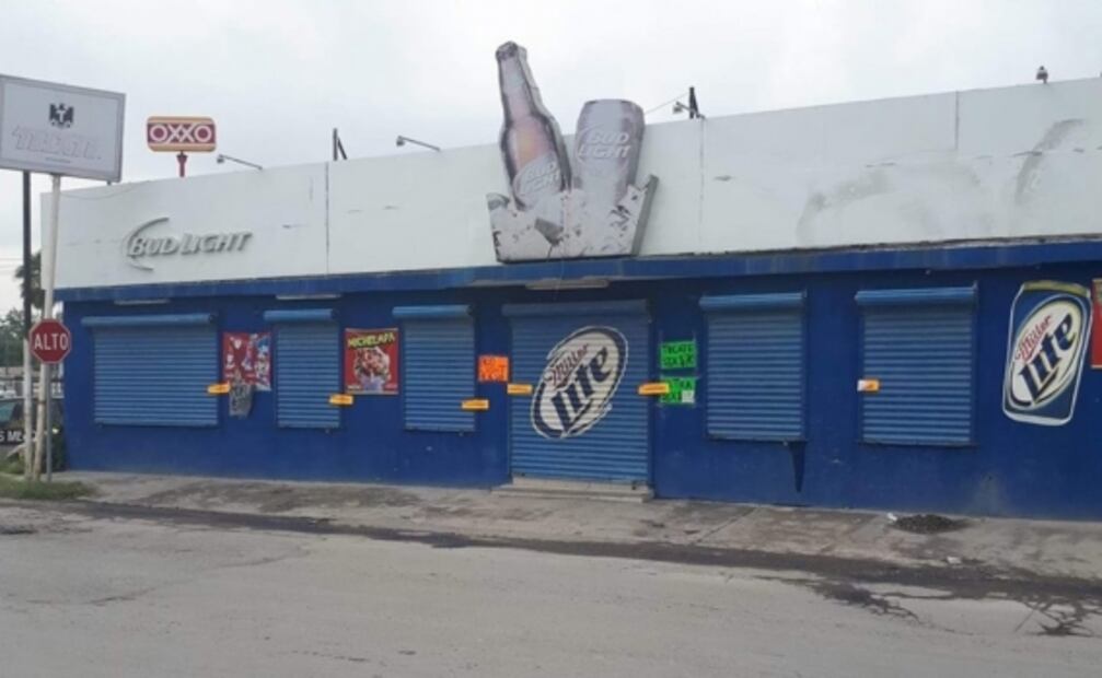 Adorna maniquí zombie con foto de la alcaldesa... y le clausuran su negocio