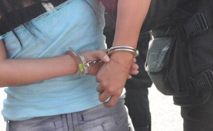 Detienen a funcionaria por intentar frenar detención de alcalde de Lerdo de Tejada, Veracruz