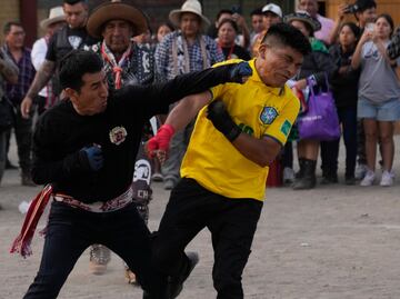 Takanakuy: el club de la pelea de los Andes peruanos; comienza con un combate y termina con un abrazo