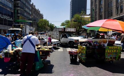 Comerciantes levantan bloqueo de Eje Central y Avenida Juárez; Segob inicia censo para delimitar espacios en la Alameda 