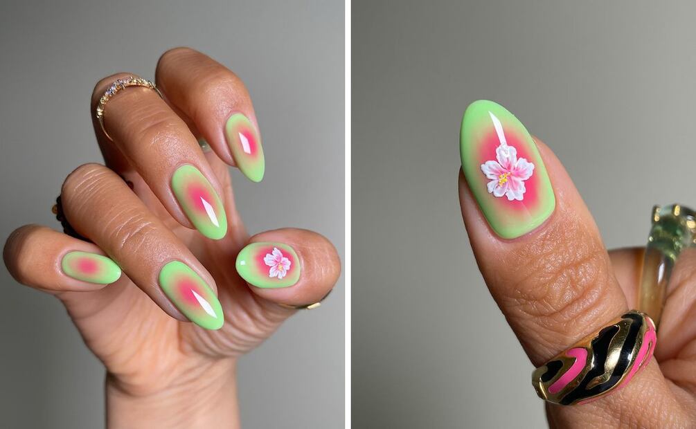Las flores Hibiscus (hibisco) reinan esta temporada en el nail art. Foto: Especial. Instagram @sansungnails