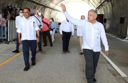 AMLO recorre edificio que será nueva sede nacional de la Ssa en Acapulco