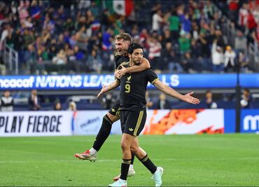 Raúl Jiménez hace un golazo de tiro libre; el delantero mexicano firma doblete ante Canadá