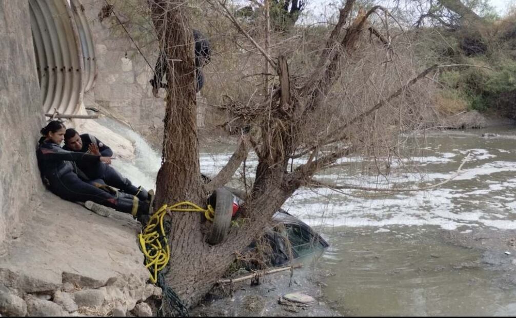 Hallan 3 personas muertas en camioneta hundida en cauce de Aguascalientes (12/01/2025). Foto: Especial