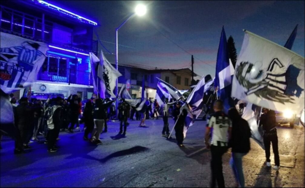 Aficionados mexicanos violan medidas sanitarias contra el Covid-19