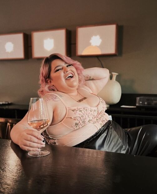 La Fatshionista regresa la tendencia de los top de encaje