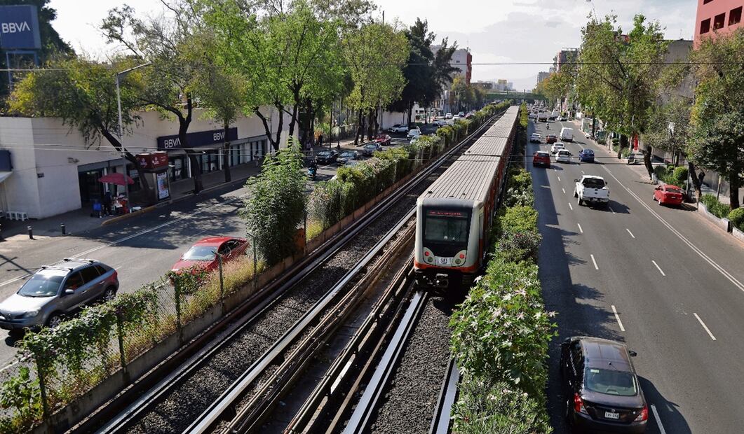 En la Línea 2 del Metro, que corre de Tasqueña a Cuatro Caminos, se realizarán acciones para mejorar “su operación, infraestructura y la experiencia de viaje de las personas usuarias”, ya que es una de las principales rutas de conexión con el Estadio Azteca, donde se celebrarán cinco partidos de la Copa Mundial. Foto: archivo/EL UNIVERSAL