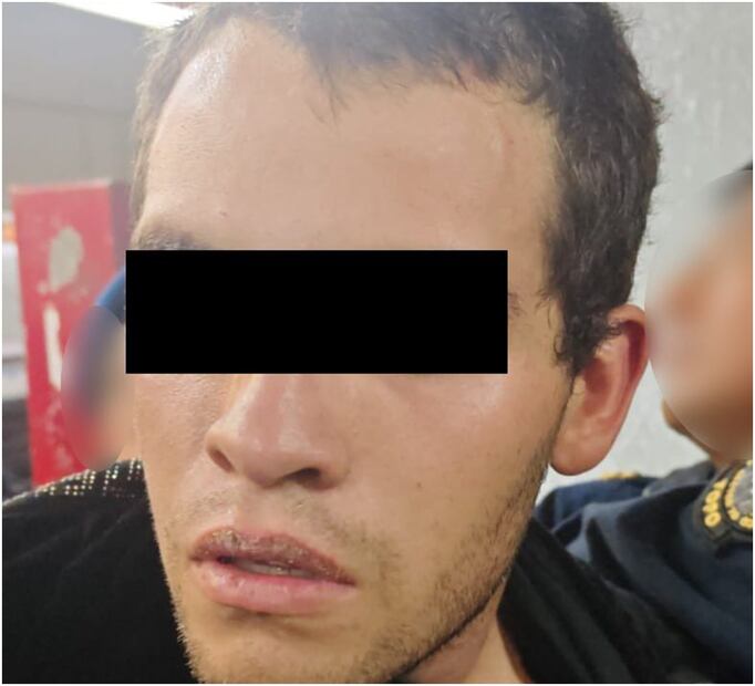 Sujeto entra al Metro con arma blanca. Foto: Especial