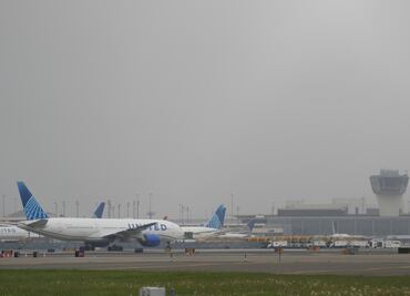 Falla en línea de telecomunicaciones de reserva causó apagón en aeropuerto de Newark; suma 3 errores en últimas 2 semanas