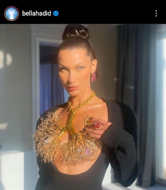La marca mexicana de joyería que Bella Hadid hizo parte de su look