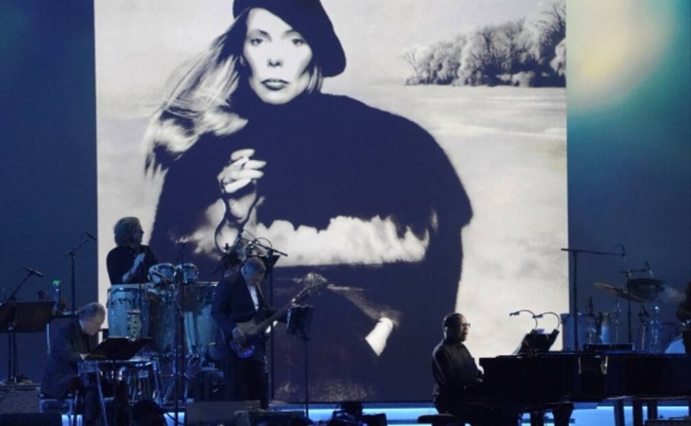Leyendas de la música rinden tributo a Joni Mitchell antes de los Grammy