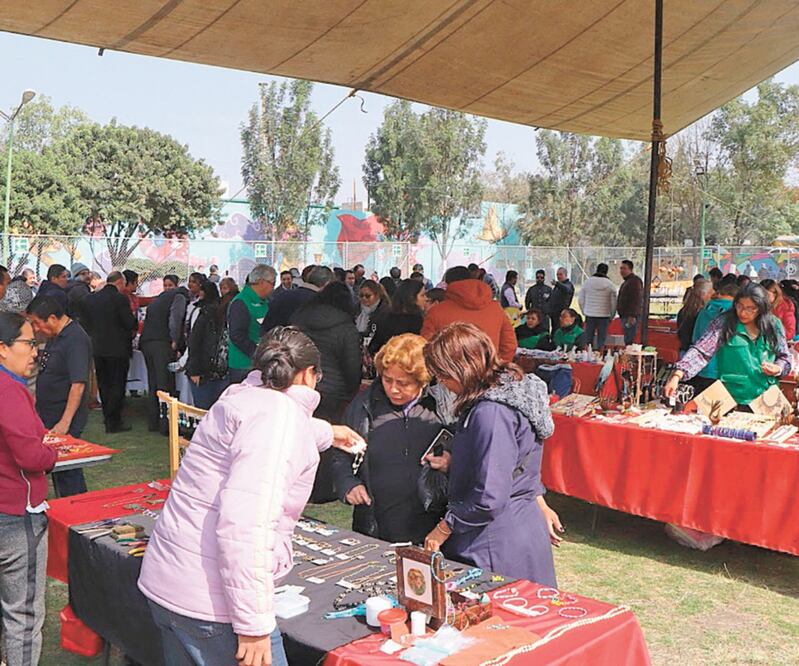 Amplia oferta. Capitalinos encontrarán una amplia variedad de productos en el bazar navideño, como jabones o joyería. ESPECIAL