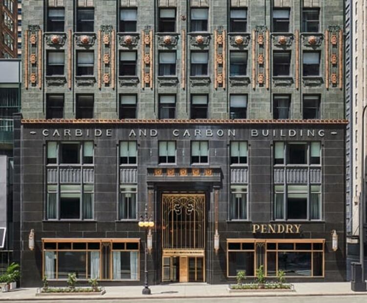 La gastronomía dentro del emblemático Carbide and Carbon Building en Chicago