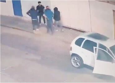 VIDEO: Asaltan a dos adolescentes en Toluca; delincuentes los amedrentan y les quitaron sus mochilas