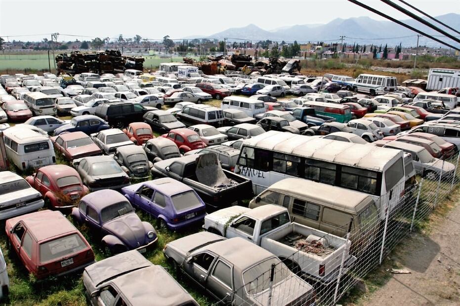 De los 75 corralones que hay en el Estado de México, 16 clausurados, la mayoría de ellos operaban en lotes baldíos en condiciones de inseguridad (ARCHIVO EL UNIVERSAL)