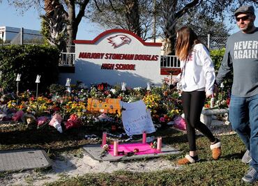 Conmemoran primer aniversario de masacre en escuela de Florida